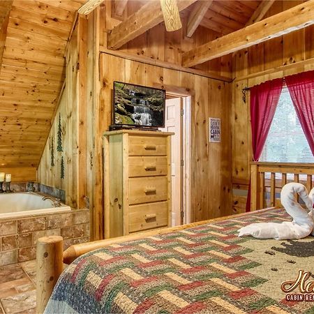 Вилла Cozy Mountain Hideaway Гатлинбург Экстерьер фото